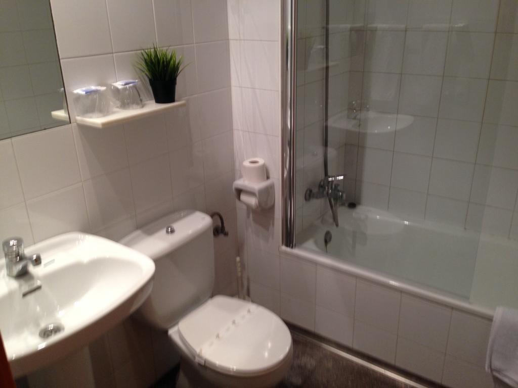 Hostal Sant Marti Puig-reig Rum bild